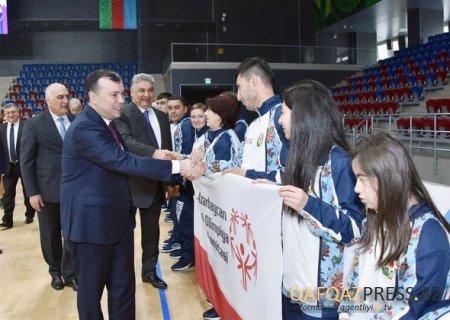  Azərbaycanlı nazirlər stolüstü tennis oynadılar - FOTO