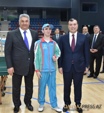  Azərbaycanlı nazirlər stolüstü tennis oynadılar - FOTO