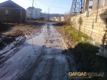 Bakıda icra hakimiyyətindən şikayət: Bu yol bərbad vəziyyətdədir - FOTO