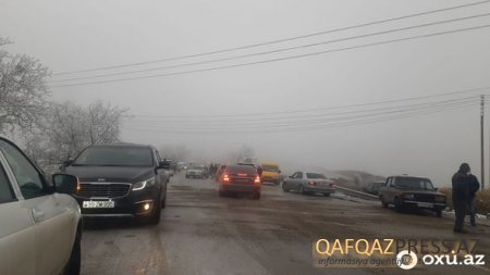 Qarlı hava Bakı-Şamaxı-Yevlax yolunu iflic etdi - FOTO