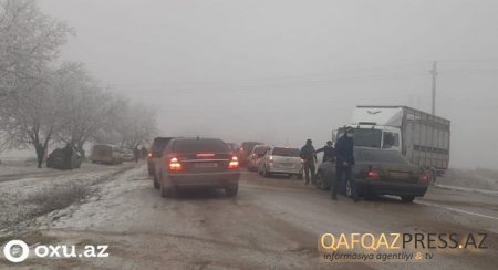 Qarlı hava Bakı-Şamaxı-Yevlax yolunu iflic etdi - FOTO